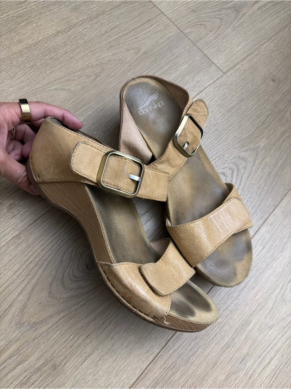 Dansko Tan Leather Wedge Sandals with Buckle size 39 or 8.5 us